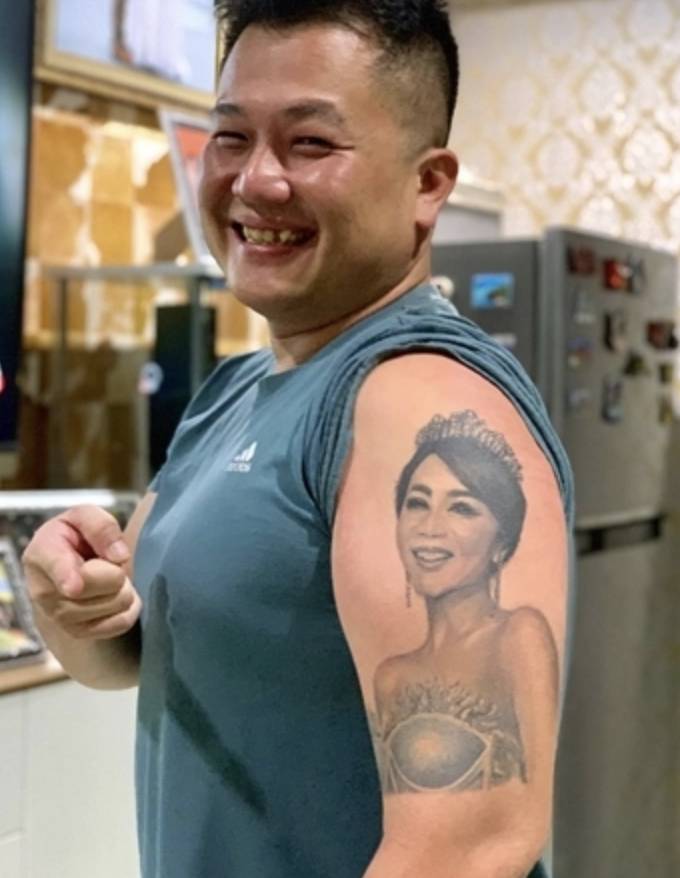 potret artis yang ukir tato wajah pasangannya (instagram.com/femmypermatasari)