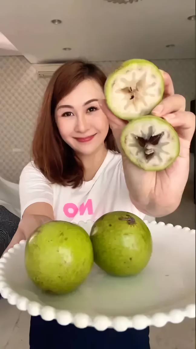 Review buah kenitu atau sawo duren (Youtube.com/sibungbungchannel)