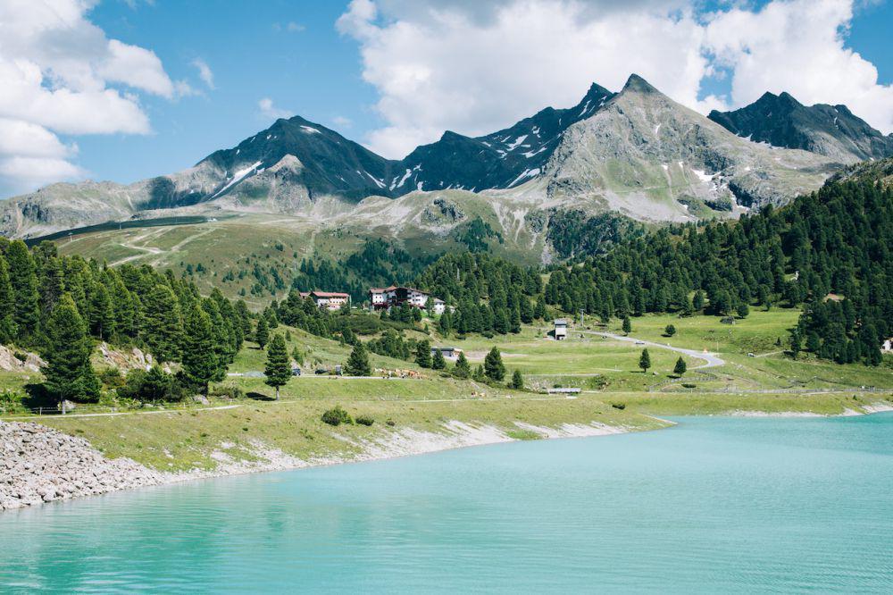 7 Negara yang Dilalui Pegunungan Alpen, Gak Cuma Swiss!