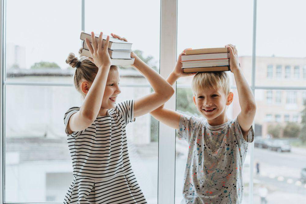 ilustrasi anak dan buku (pexels.com/olia danilevich)