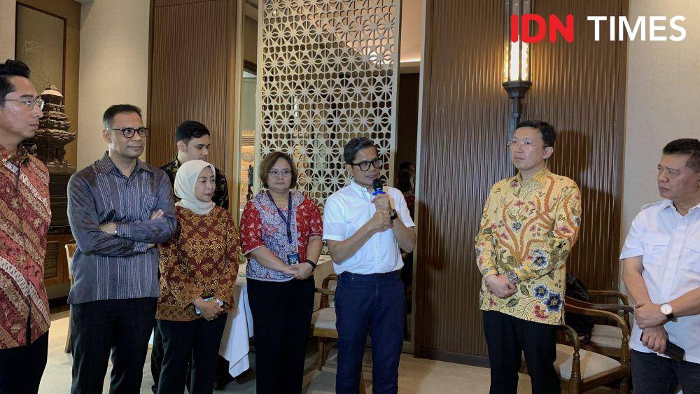 President of CFA Society Indonesia, Pahala Mansury, menyebut dalam rangka mendorong tercapainya Net Zero Indonesia, konferensi kali ini akan membahas soal investasi ESG (IDN Times/Annisyah Ramadhania)