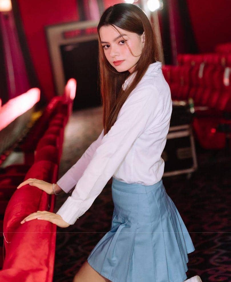 Becky Armstrong (instagram.com/becccca___)