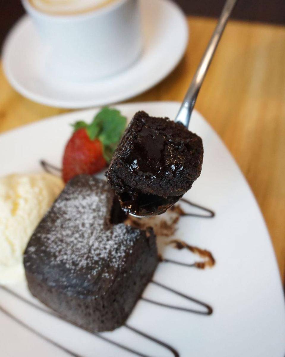 ilustrasi choco lava cake (instagram.com/olilacakesbanjarbaru)