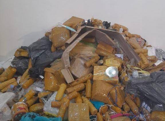 Air zamzam yang ditemukan dalam koper jemaah haji jelang kepulangan dari Arab Saudi. (Dok. Istimewa)