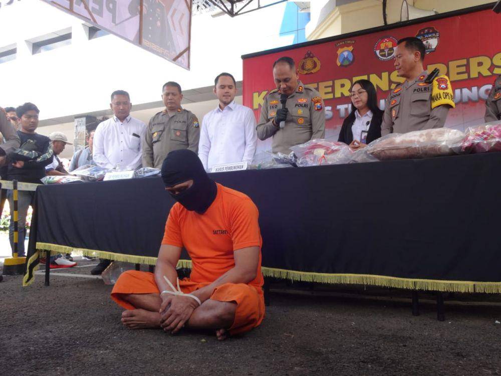 Tersangka pembunuhan pasutri di Tulungagung ditangkap. IDN Times/ Bramanta Pamungkas