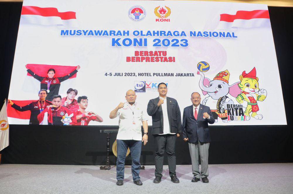 Menpora Dito bersama Ketua Umum KONI Marciano Norman. (Dok. Kemenpora)
