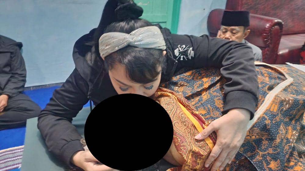 Kenangan Ratna Listy dan sang ibu yang meninggal (Instagram.com/ratna_listy)
