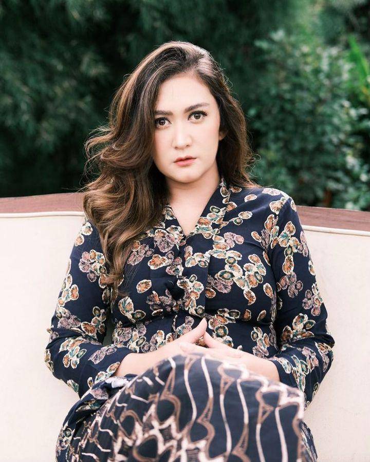 artis diselingkuhi saat hamil (instagram.com/nafaurbach)