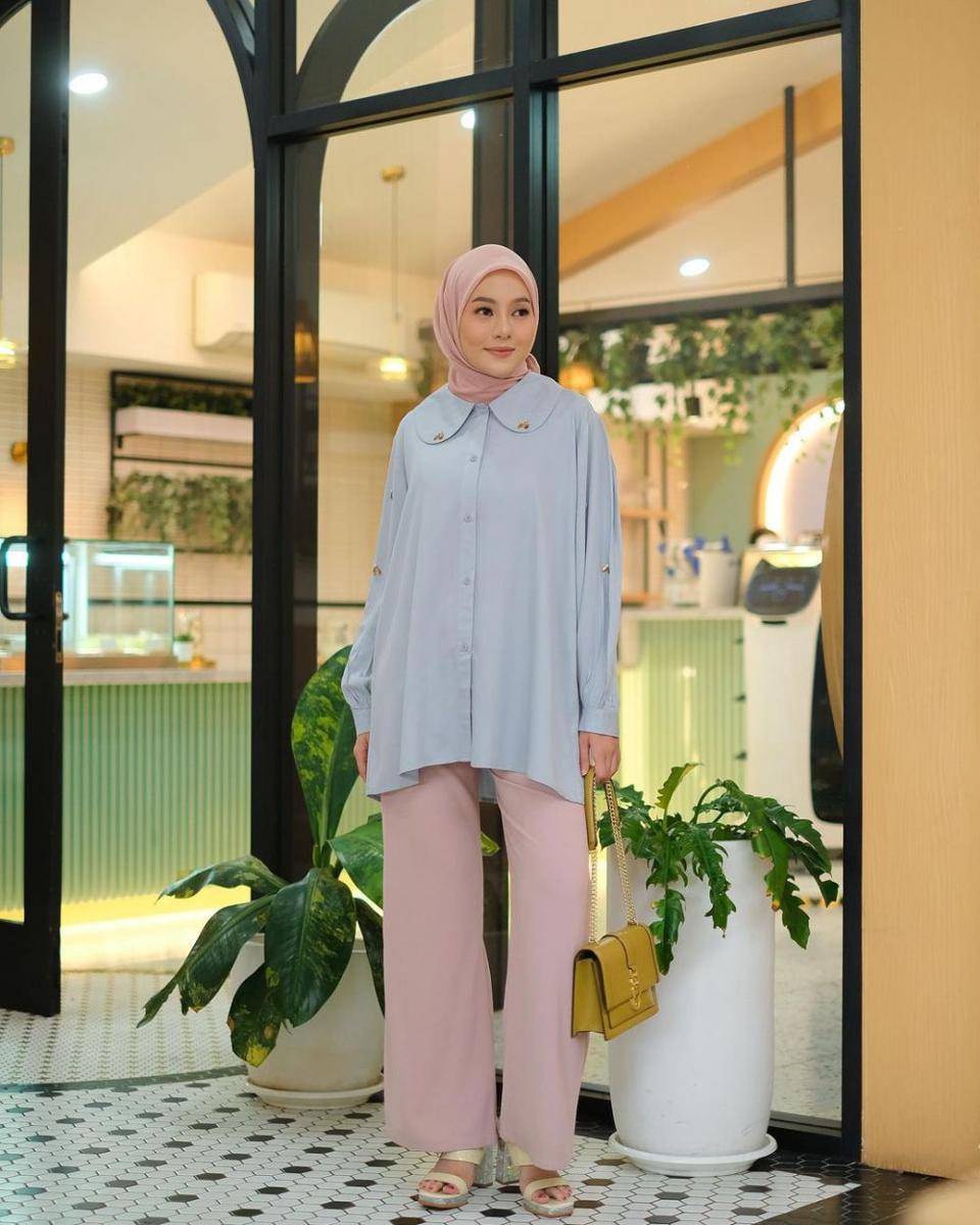 OOTD smart casual hijab ala selebgram Zizi (instagram.com/auliaalazizi_)