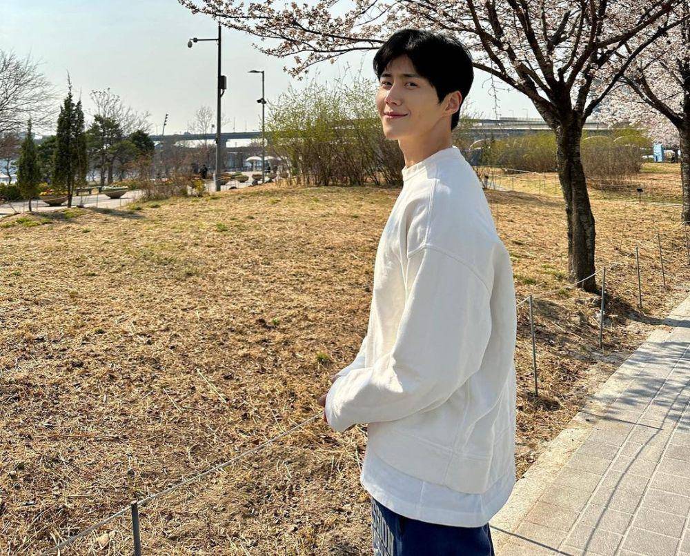 Kim Seon Ho (instagram.com/seonho__kim)