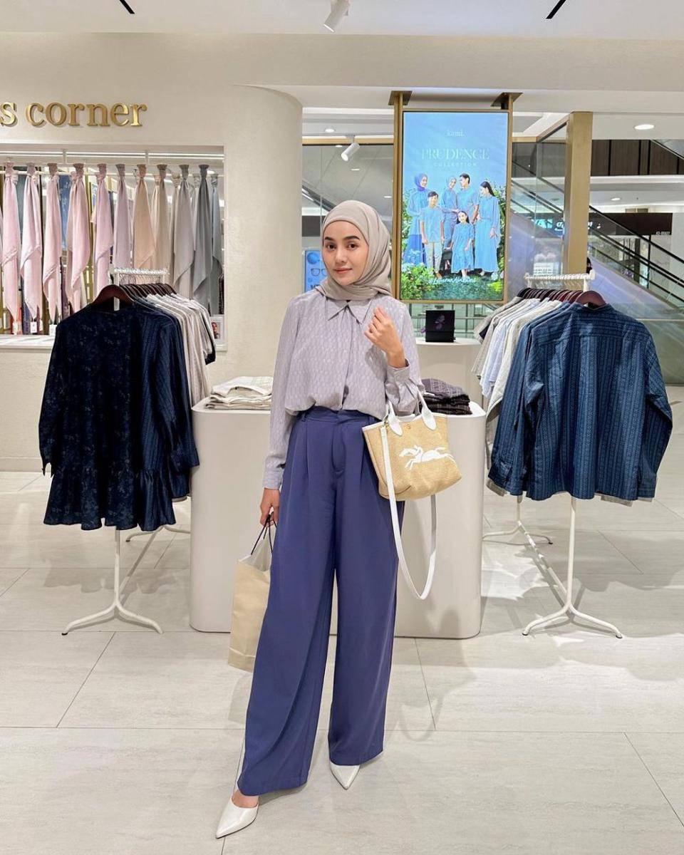 OOTD smart casual hijab ala selebgram Zizi (instagram.com/auliaalazizi_)