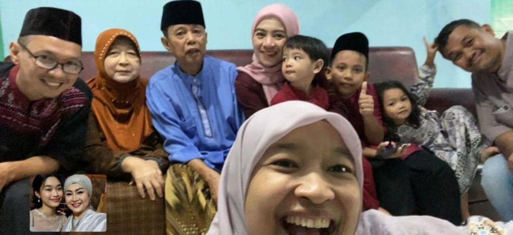 Kenangan Ratna Listy dan sang ibu yang meninggal (Instagram.com/ratna_listy)