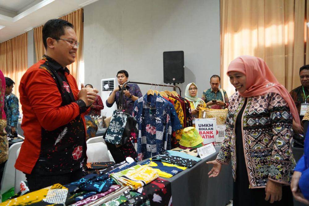 Bertempat di Hotel Grage Bengkulu, Senin (03/07), kegiatan misi dagang dan investasi ini dihadiri langsung oleh Gubernur Jawa Timur Khofifah Indar Parawansa, Sekretaris Daerah Bengkulu Hamkah Sabri, Direktur Utama bankjatim Busrul Iman, Kepala OPD Jawa Timur dan Bengkulu, serta Pimpinan BUMD Jawa Timur lainnya. (Dok. bankjatim)
