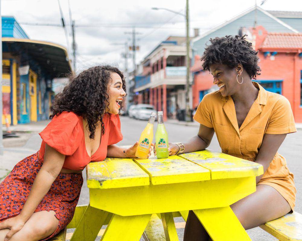 ilustrasi berbincang (unsplash.com/Jarritos Mexican Soda)
