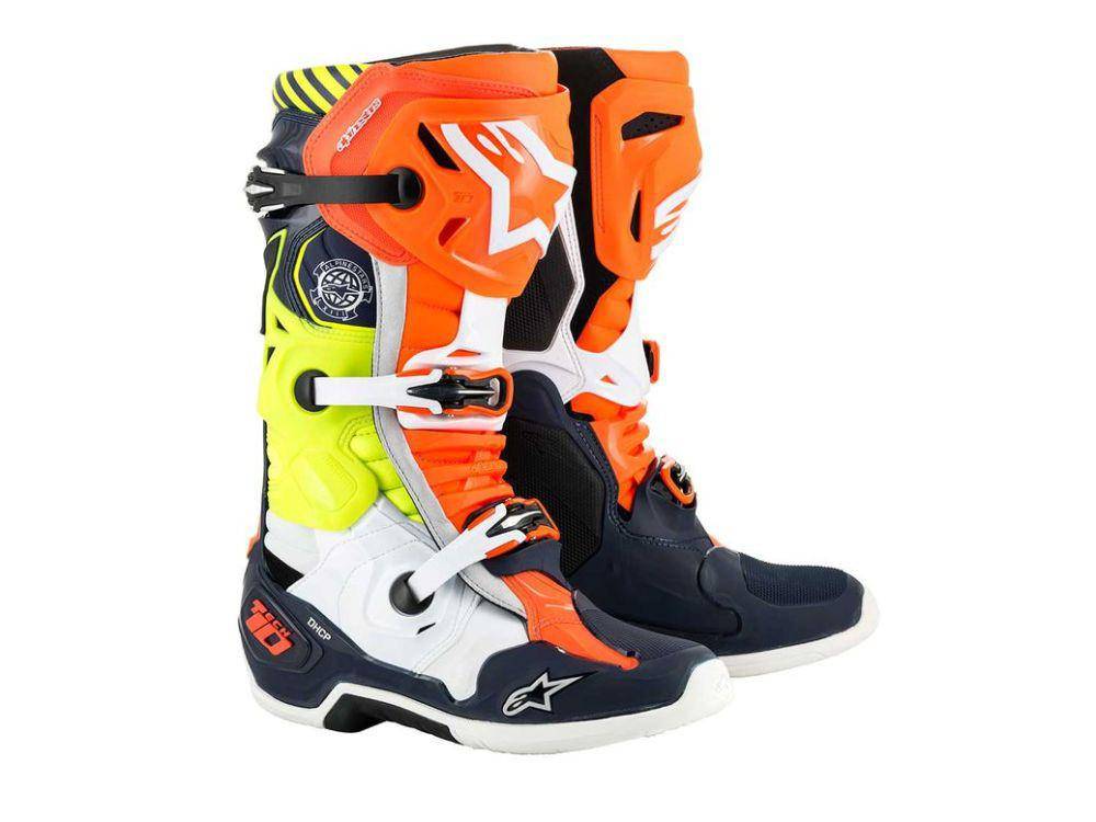 Sepatu dirt motor cross (Dok. Dirt Rider/dirtrider.com)
