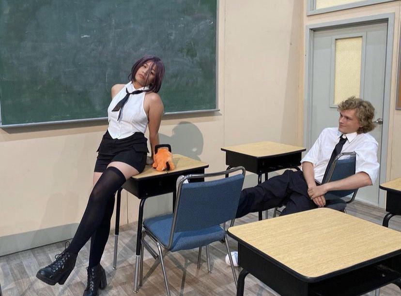 7 Potret Cinta Kuya Cosplay Karakter Anime sama Cowok Bule, Pacarnya?