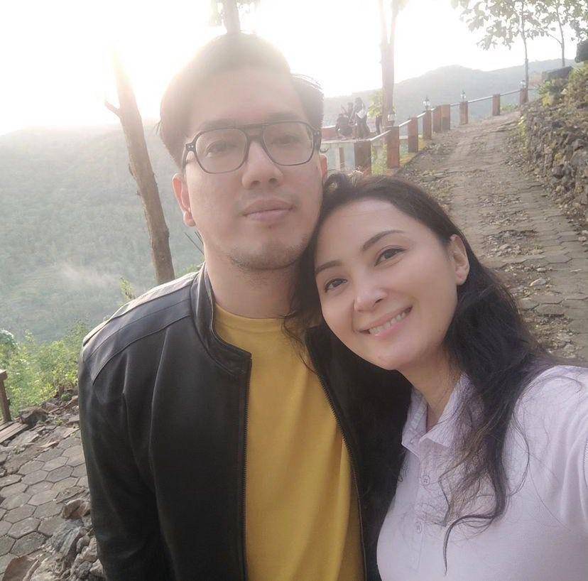 potret Della Puspita dan suami baru Arman Wosi (instagram.com/dellapuspita00)