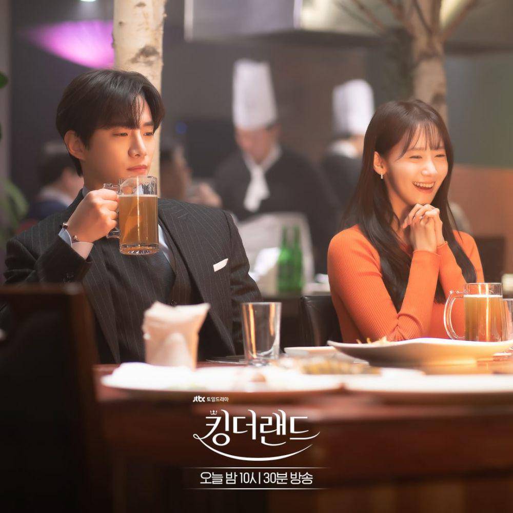 Sarang dan Gu Won sedang dinner (Instagram.com/jtbcdrama)