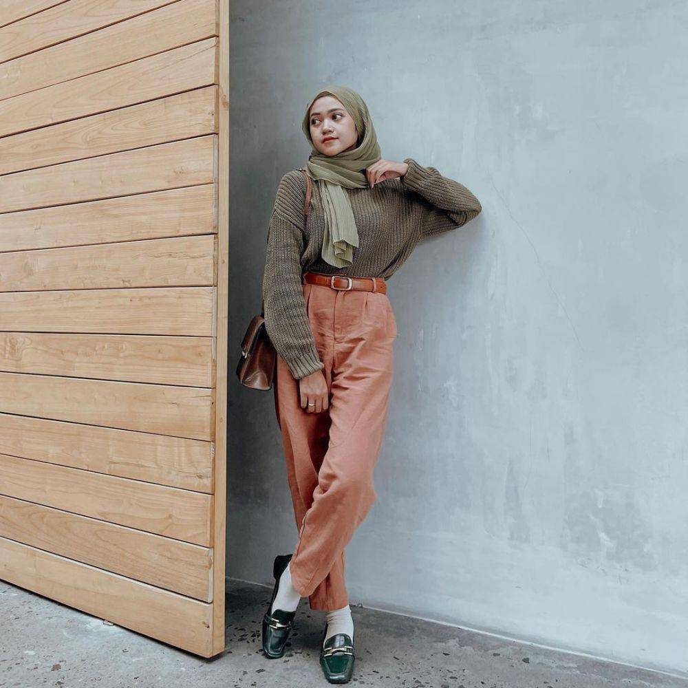 warna yang cocok dengan hijau army (instagram.com/novelasenja)