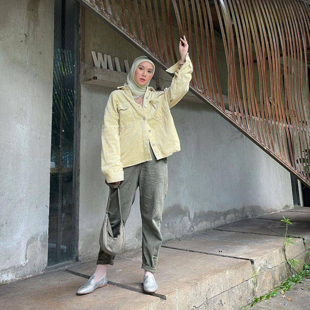 warna yang cocok dengan hijau army (instagram.com/zaskiadyamecca)