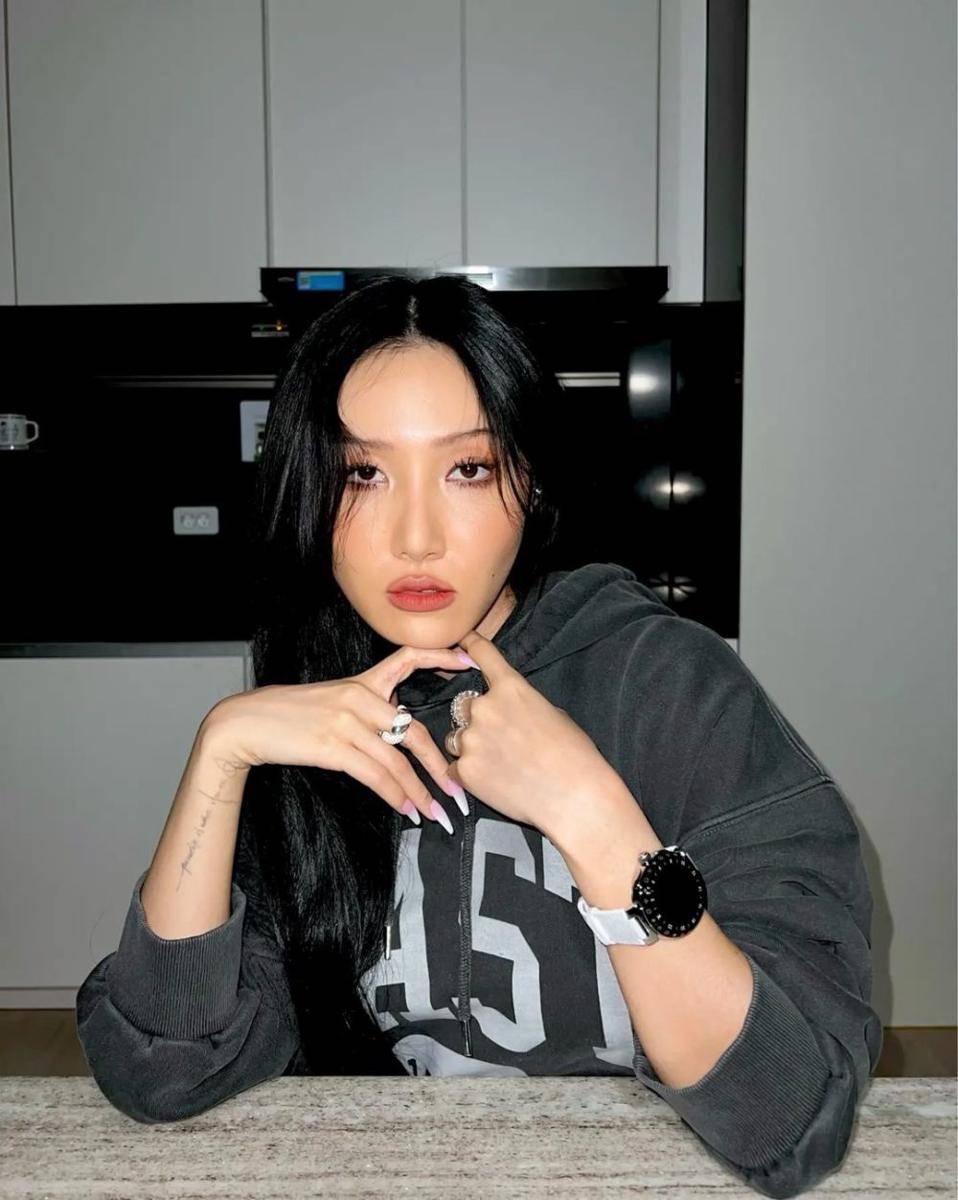 Hwasa MAMAMOO (instagram.com/_mariahwasa)