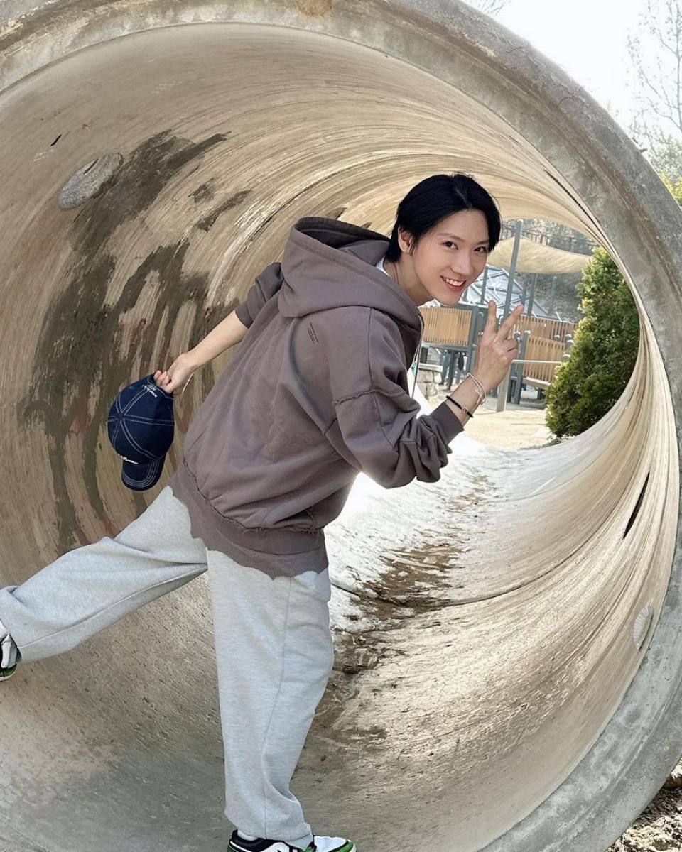 Ten NCT (instagram.com/tenlee_1001)