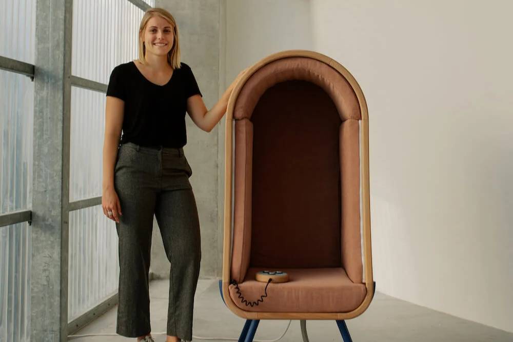 Alexia Audrain si pencipta OTO The Hugging Chair. (designwanted.com/Alexia Audrain)