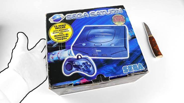 konsol Sega Saturn dalam box (youtube.com/TheRealxingEnd)