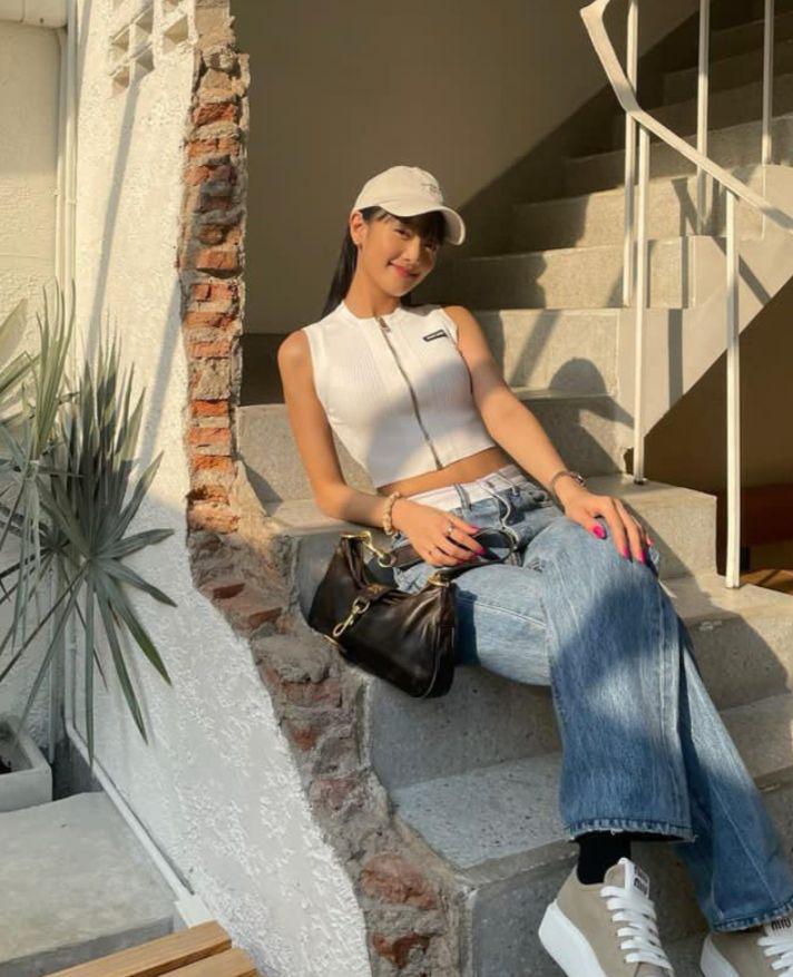 Mix and match crop top ala idol cewek Korea (instagram.com/min.nicha)