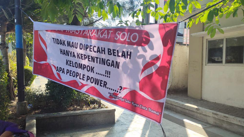 32 Spanduk People Power di Solo Dicopot, Gibran: Pesannya Menggelitik