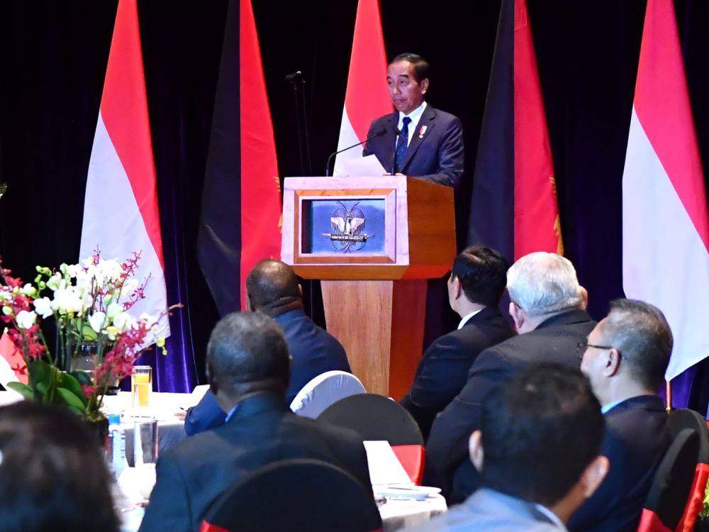 Presiden Jokowi menghadiri jamuan makan siang yang diselenggarakan oleh Gubernur Jenderal Papua Nugini, Bob Dadae, di APEC Haus, pada Rabu (5/7/2023) (dok. Sekretariat Presiden)