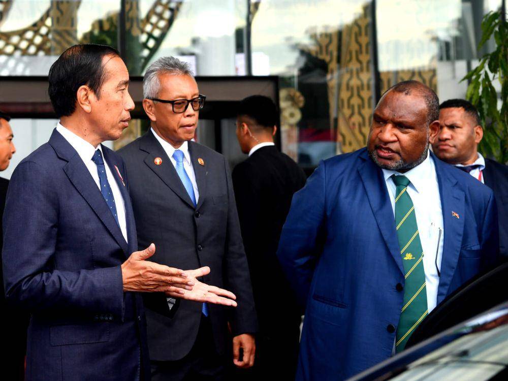 Presiden Jokowi melakukan pertemuan dengan Perdana Menteri (PM) Papua Nugini (PNG) James Marape di APEC Haus, pada Rabu (5/7/2023) (dok. Sekretariat Presiden)