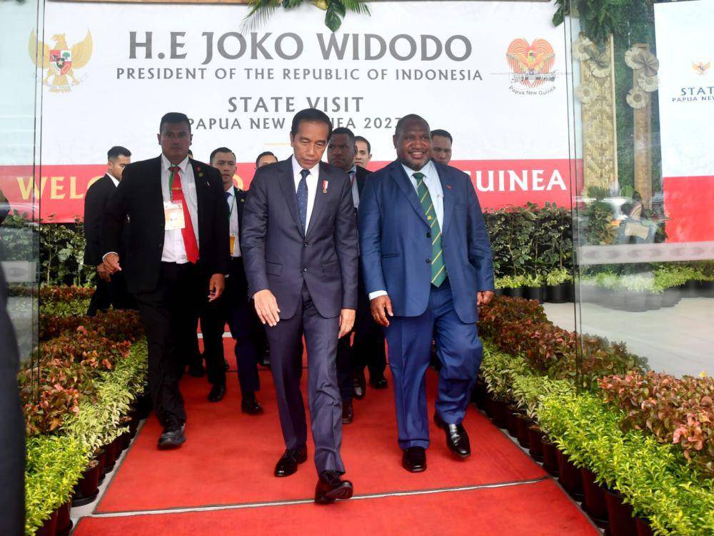 Presiden Jokowi melakukan pertemuan dengan Perdana Menteri (PM) Papua Nugini (PNG) James Marape di APEC Haus, pada Rabu (5/7/2023) (dok. Sekretariat Presiden)