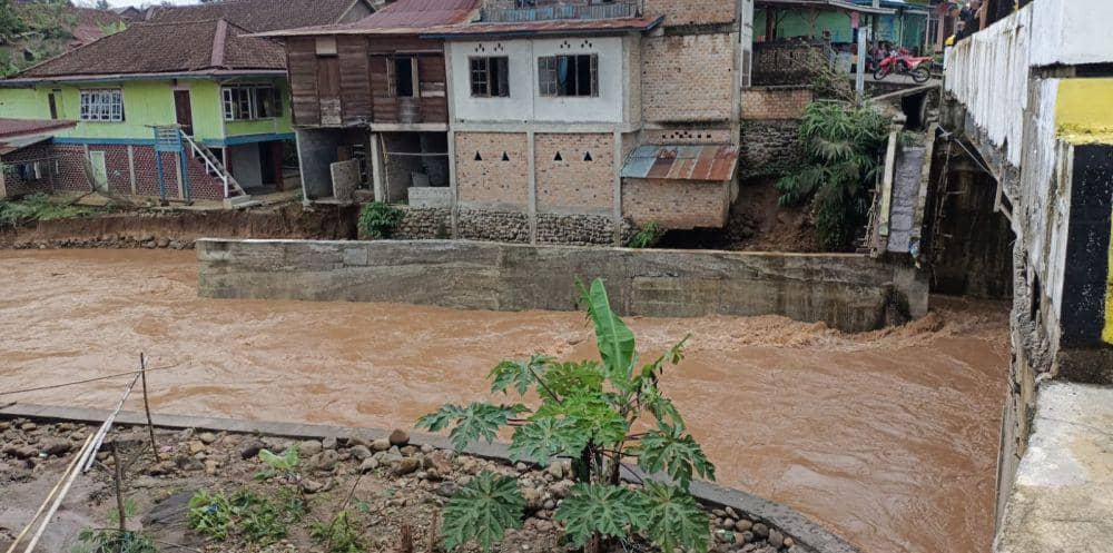 Banjir bandang yang terjadi di OKU Selatan (Dok: BPBD Sumsel)