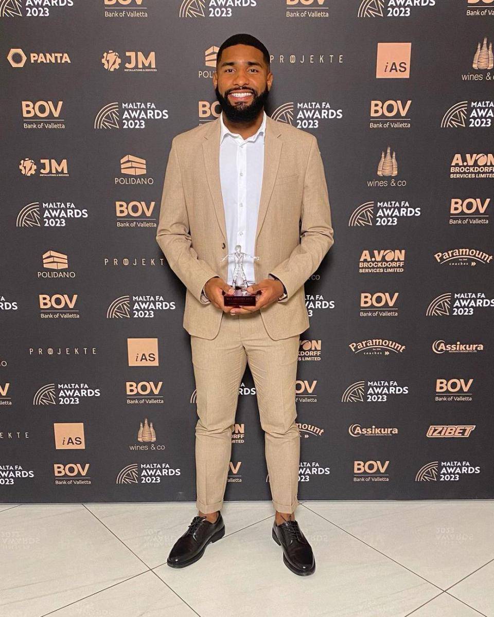 Jefferson saat menerima pengghargaan top skor Liga Malta 2022/2023. (Instagram.com/oassis94)