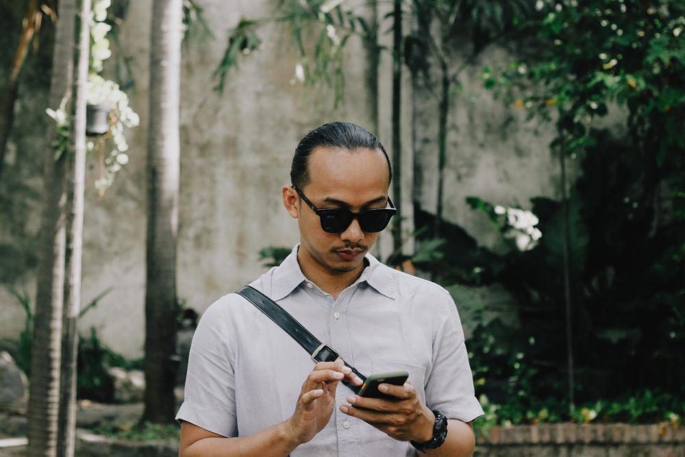 ilustrasi kepo sosmed gebetan (unsplash.com/ Kevin Yudhistira Alloni)