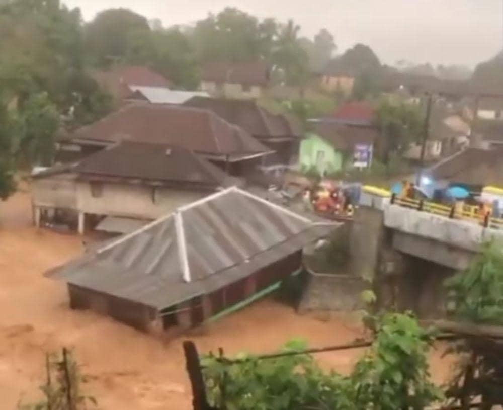 6 Warga OKU Selatan Hilang Terseret Banjir Bandang