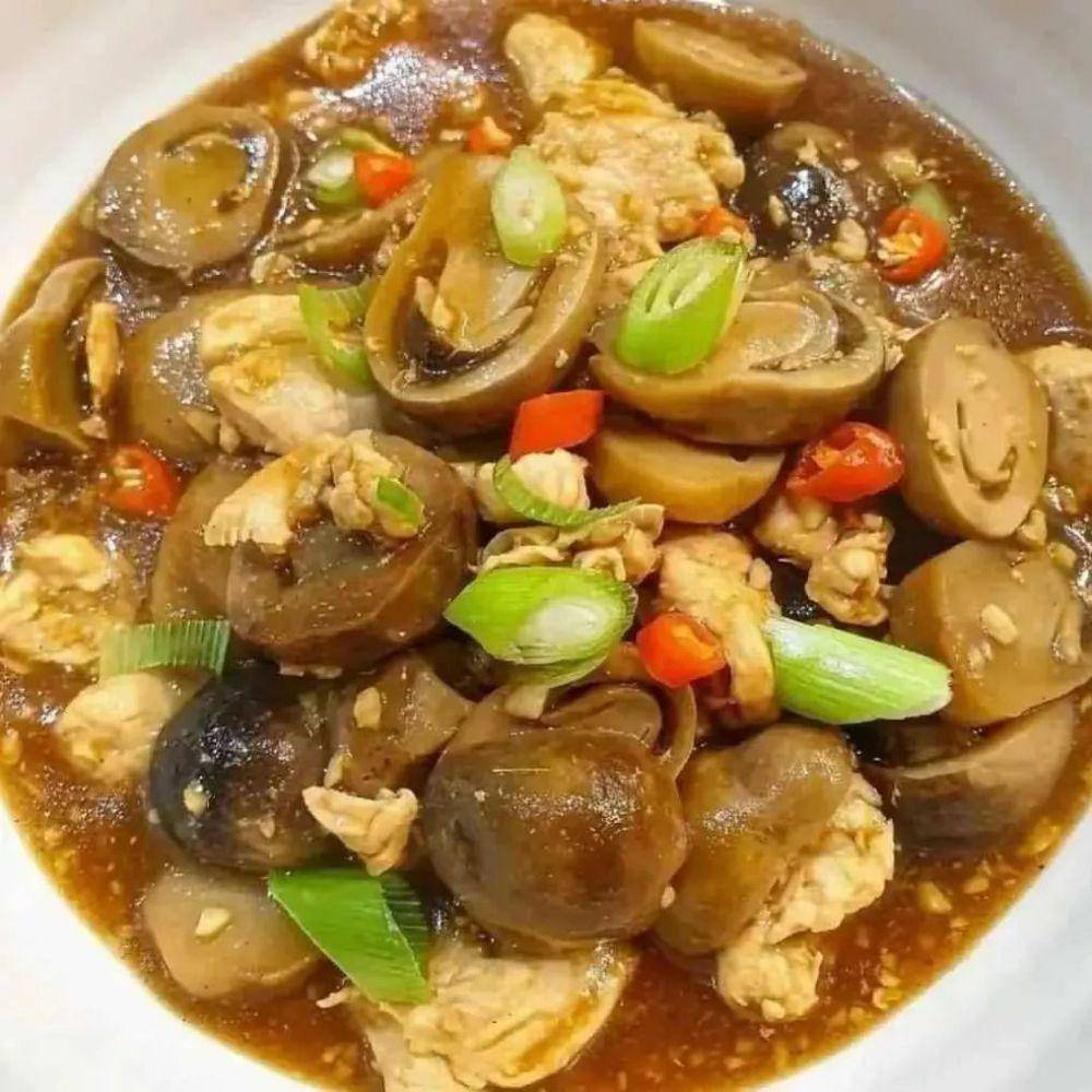 ayam cah jamur kancing (instagram.com/resepmasakan972)