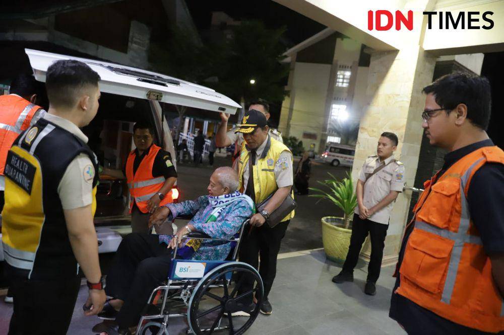 Jemaah haji Kloter 1 Embarkasi Aceh saat tiba di Bandara Internasional SIM Blang Bintang, Aceh Besar. (Dokumentasi Kanwil Kemenag Aceh untuk IDN Times)