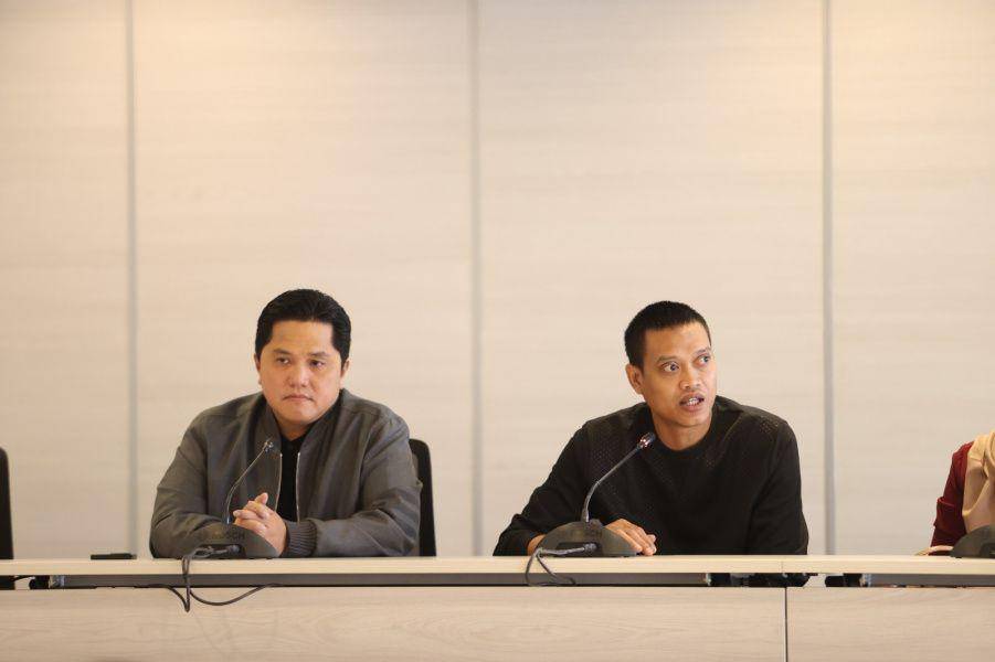 Kurnia Meiga bersama Ketum PSSI Erick Thohir. (dok. PSSI)