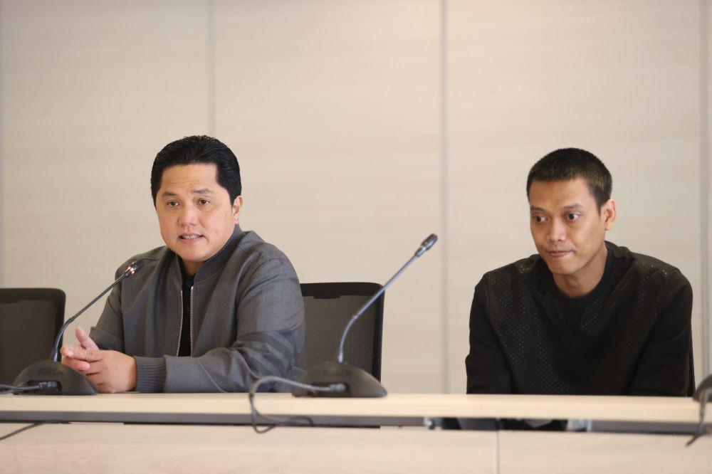 Kurnia Meiga bersama Ketum PSSI Erick Thohir. (dok. PSSI)