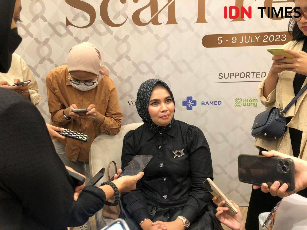 Opening Klamby Scarf Festival pada Rabu (5/7/2023) di Pondok Indah Mall (PIM) 3. (IDN Times/Nisa Zarawaki)