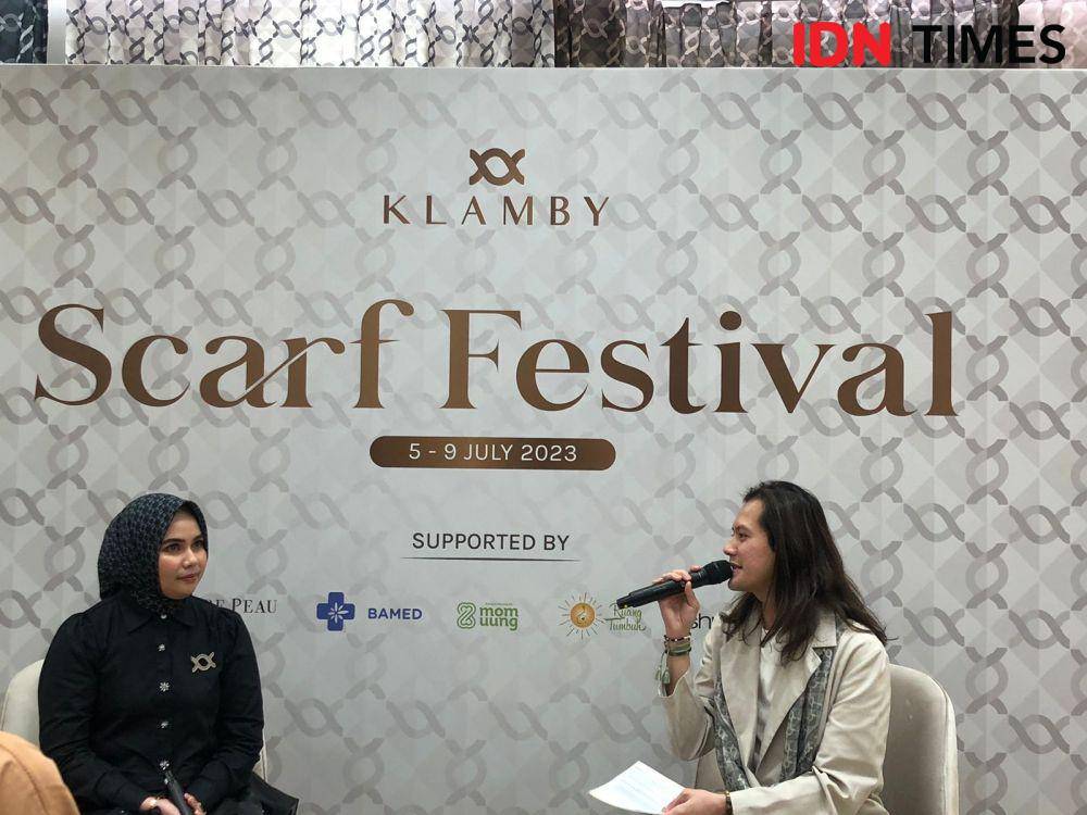 Opening Klamby Scarf Festival pada Rabu (5/7/2023) di Pondok Indah Mall (PIM) 3. (IDN Times/Nisa Zarawaki)