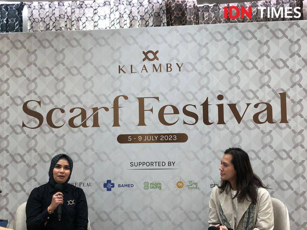 Opening Klamby Scarf Festival pada Rabu (5/7/2023) di Pondok Indah Mall (PIM) 3. (IDN Times/Nisa Zarawaki)