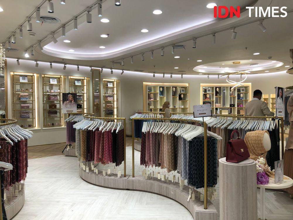 Opening Klamby Scarf Festival pada Rabu (5/7/2023) di Pondok Indah Mall (PIM) 3. (IDN Times/Nisa Zarawaki)