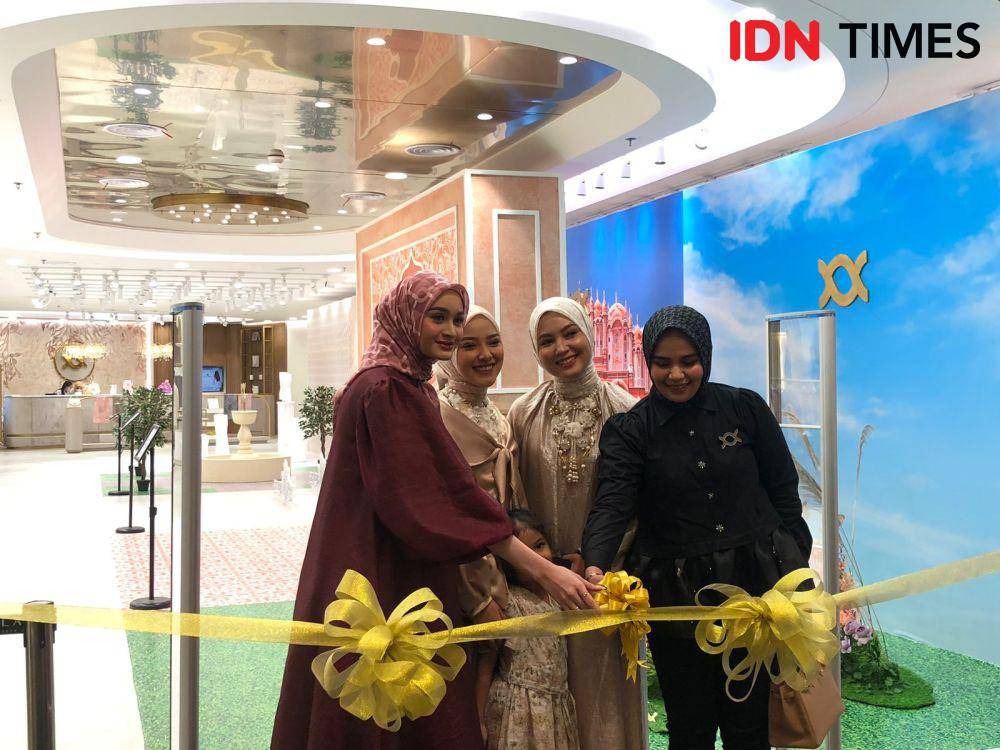Opening Klamby Scarf Festival pada Rabu (5/7/2023) di Pondok Indah Mall (PIM) 3. (IDN Times/Nisa Zarawaki)