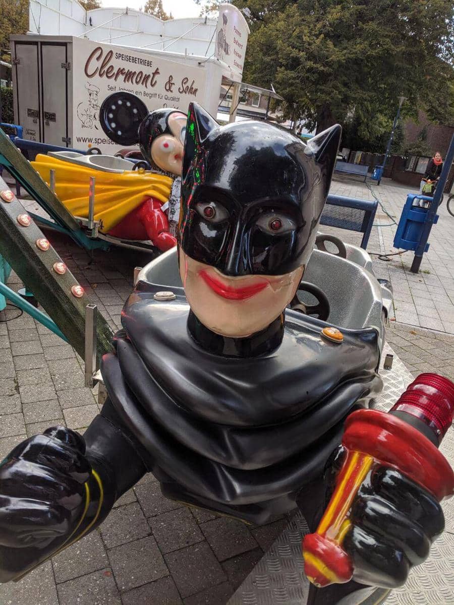 potret benda desain Batman paling nyeleneh (reddit.com/user/fueselwe)