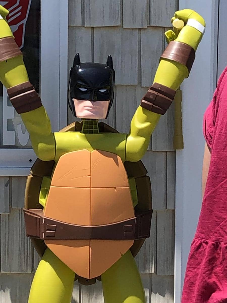 potret benda desain Batman paling nyeleneh (reddit.com/user/Namelesseagle52)