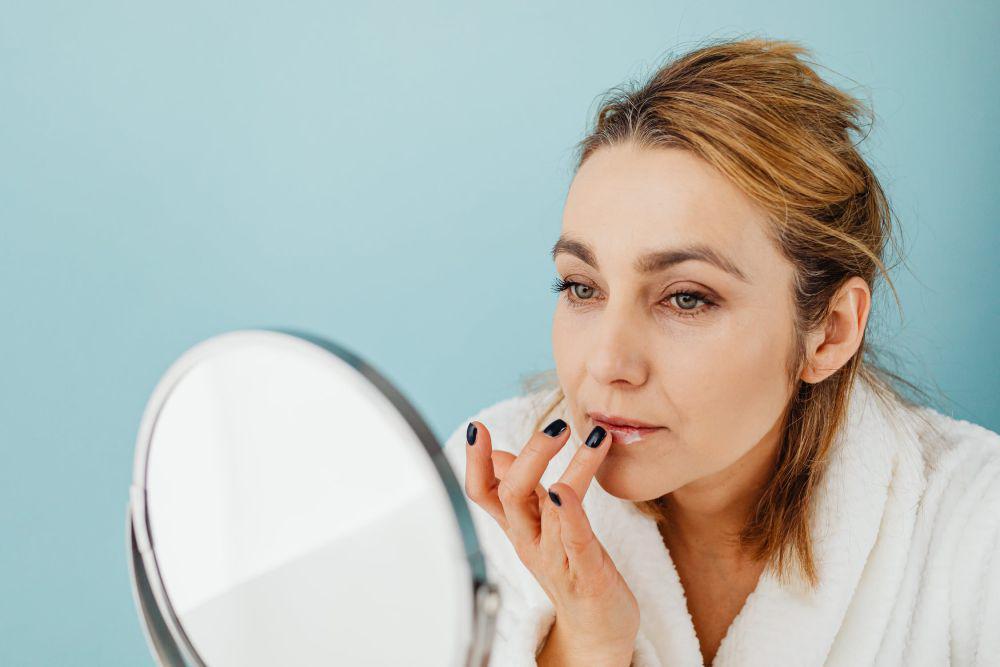 5 Tips Aplikasikan Lip Mask agar Hasilnya Optimal, Bibir Jadi Sehat!