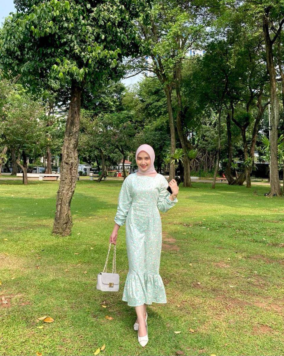 inspirasi OOTD ala Amira (instagram.com/amirathalyya)